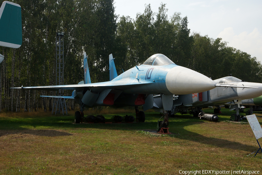 Soviet Union Air Force Sukhoi Su-27 Flanker A (10 BLUE) | Photo 345299