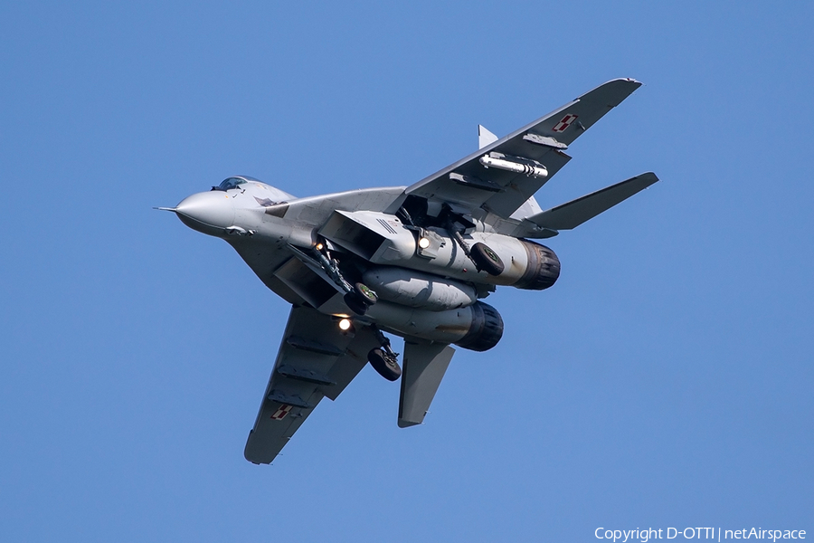 Polish Air Force (Siły Powietrzne) Mikoyan-Gurevich MiG-29A Fulcrum (111) | Photo 239984