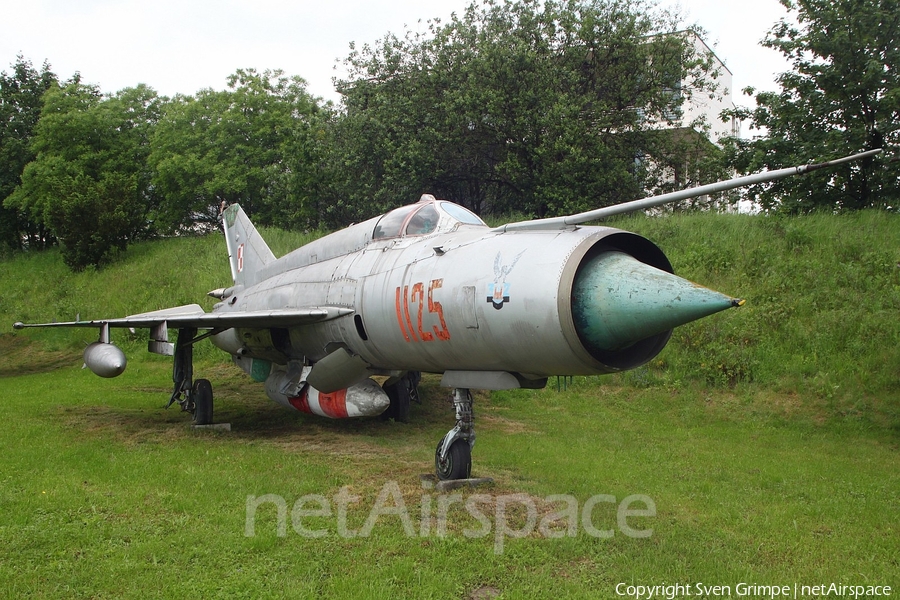 Polish Air Force (Siły Powietrzne) Mikoyan-Gurevich MiG-21R Fishbed-H (1125) | Photo 337592