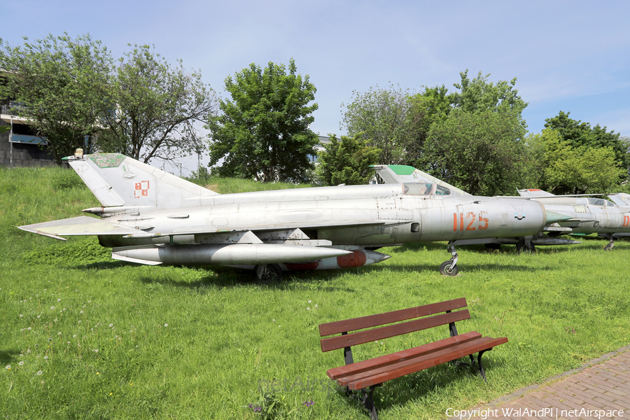 Polish Air Force (Siły Powietrzne) Mikoyan-Gurevich MiG-21R Fishbed-H (1125) | Photo 583047