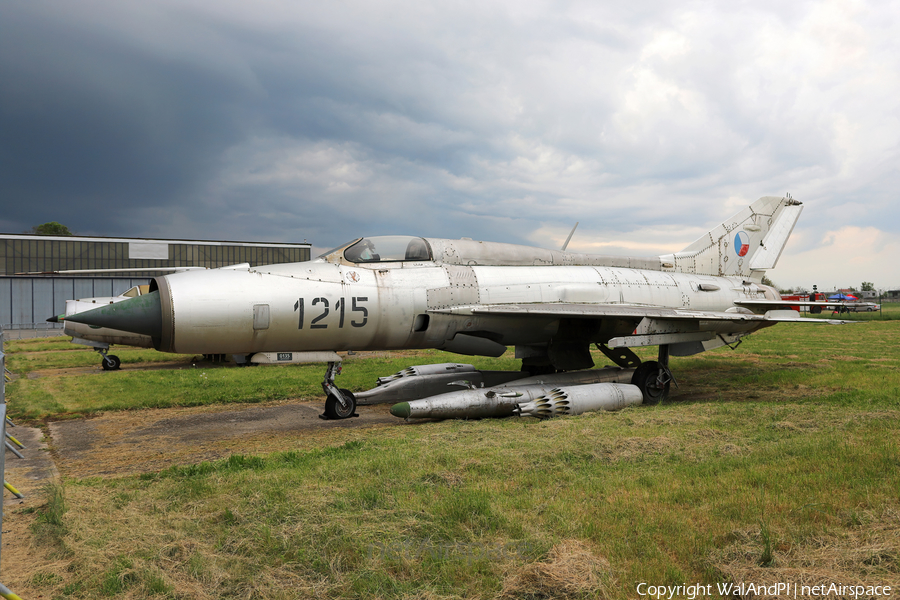 Czechoslovak Air Force Mikoyan-Gurevich MiG-21PF Fishbed-D (1215) | Photo 510807