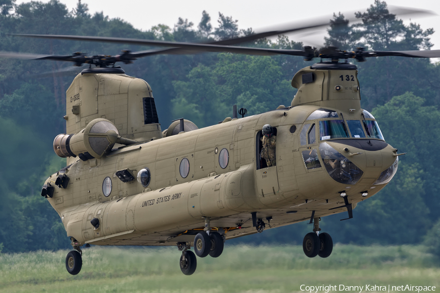 United States Army Boeing CH-47F Chinook (13-08132) | Photo 152952