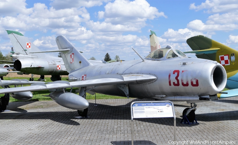 Polish Air Force (Siły Powietrzne) PZL-Mielec Lim-5 (MiG-17F) (1308) | Photo 446317