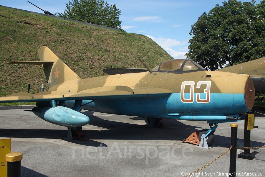 Soviet Union Air Force Mikoyan-Gurevich MiG-17F Fresco-C (03 RED) | Photo 246926