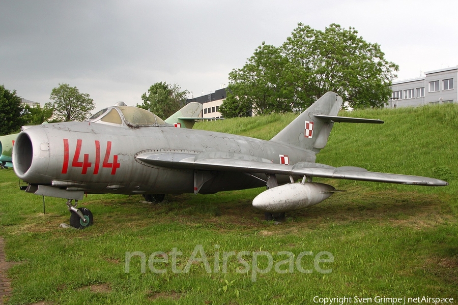 Polish Air Force (Siły Powietrzne) PZL-Mielec Lim-5R (MiG-17R) (1414) | Photo 341950