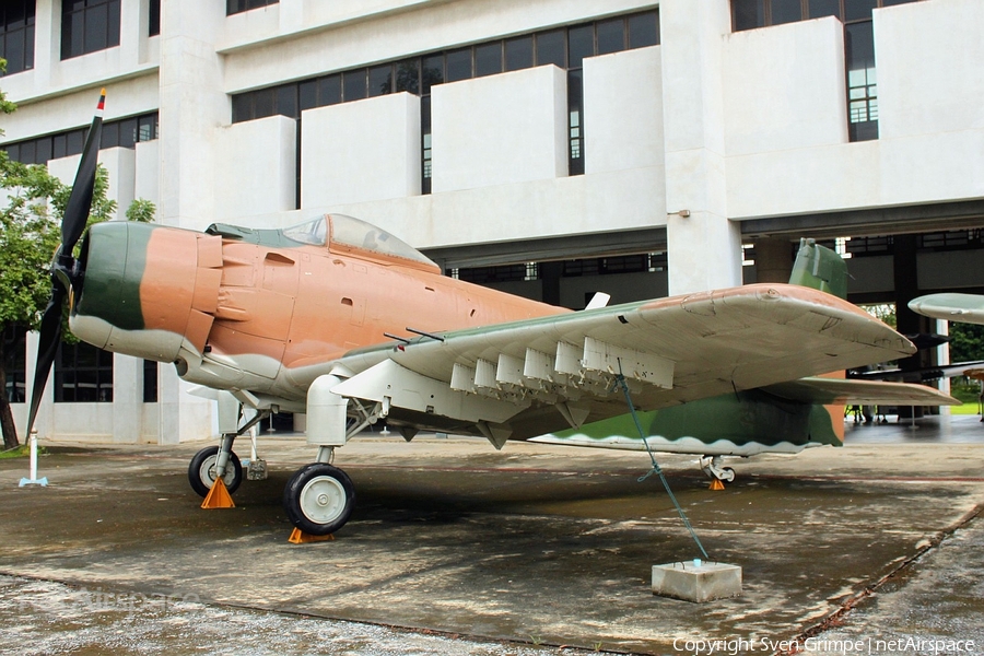 United States Navy Douglas AD-7 (A-1J) Skyraider (142072) | Photo 24002