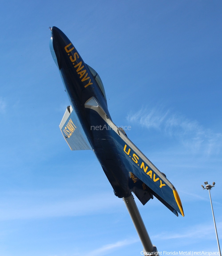 United States Navy Grumman F9F-8 Cougar (144365) | Photo 465932