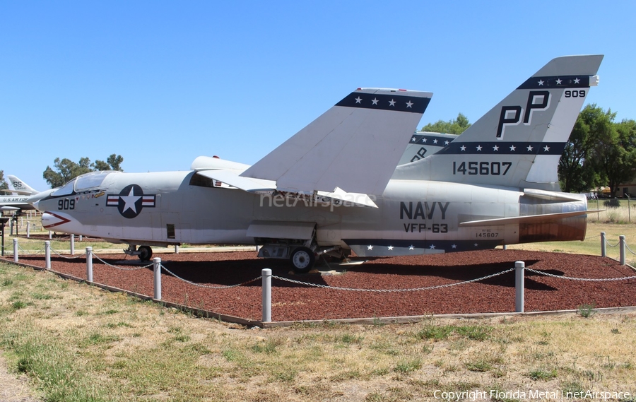 United States Navy Vought RF-8G Crusader (145607) | Photo 308810