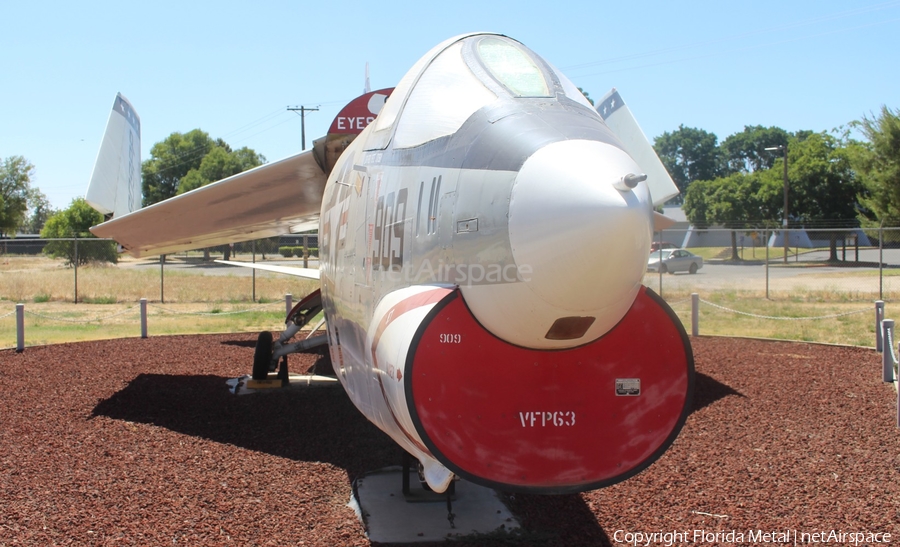 United States Navy Vought RF-8G Crusader (145607) | Photo 433626