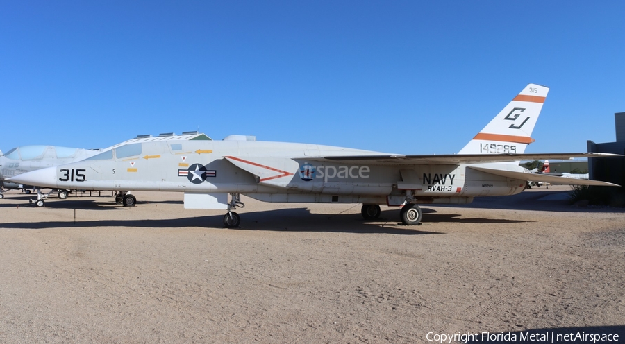 United States Navy North American RA-5C Vigilante (149289) | Photo 604844