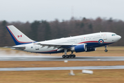 Canadian Armed Forces Airbus CC-150 Polaris (A310-304) (15001) at  Hamburg - Fuhlsbuettel (Helmut Schmidt), Germany