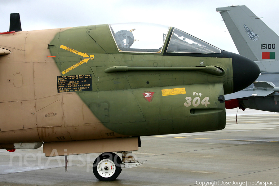 Portuguese Air Force (Força Aérea Portuguesa) LTV A-7P Corsair II (15521) | Photo 524198