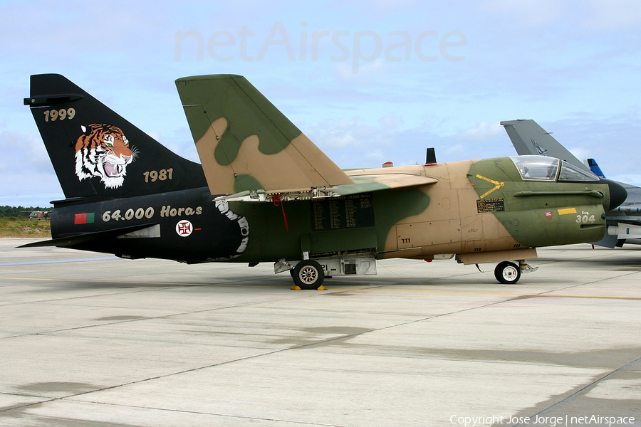 Portuguese Air Force (Força Aérea Portuguesa) LTV A-7P Corsair II (15521) | Photo 524205