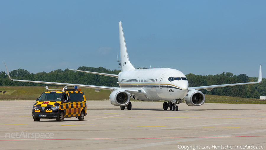 United States Navy Boeing C-40A Clipper (166695) | Photo 513017