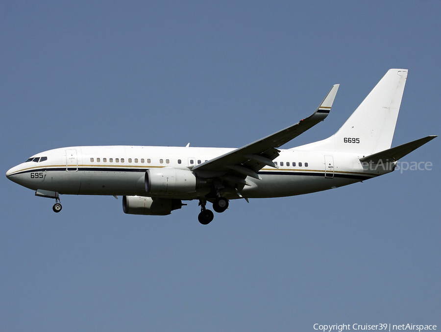 United States Navy Boeing C-40A Clipper (166695) | Photo 529385