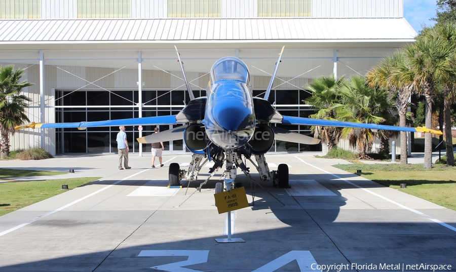 United States Navy McDonnell Douglas F/A-18A Hornet (161955) | Photo 337399