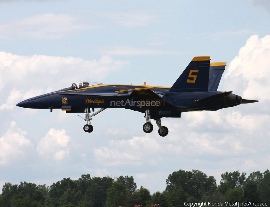 United States Navy McDonnell Douglas F/A-18A Hornet (162411) | Photo 374009