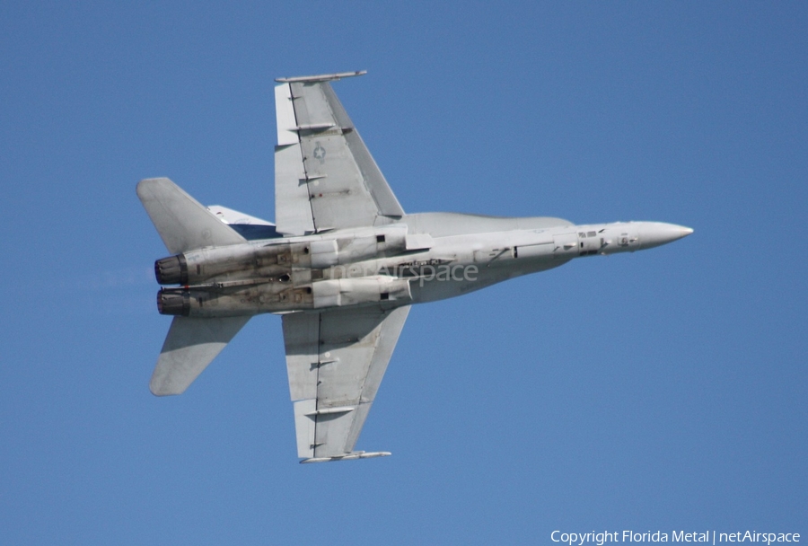 United States Navy McDonnell Douglas F/A-18C Hornet (163483) | Photo 374169