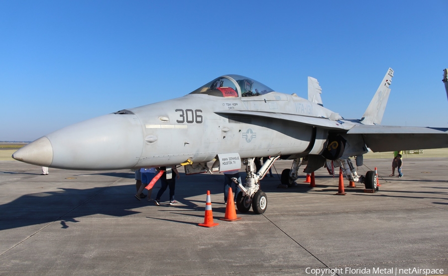 United States Marine Corps McDonnell Douglas F/A-18C Hornet (165211) | Photo 434374