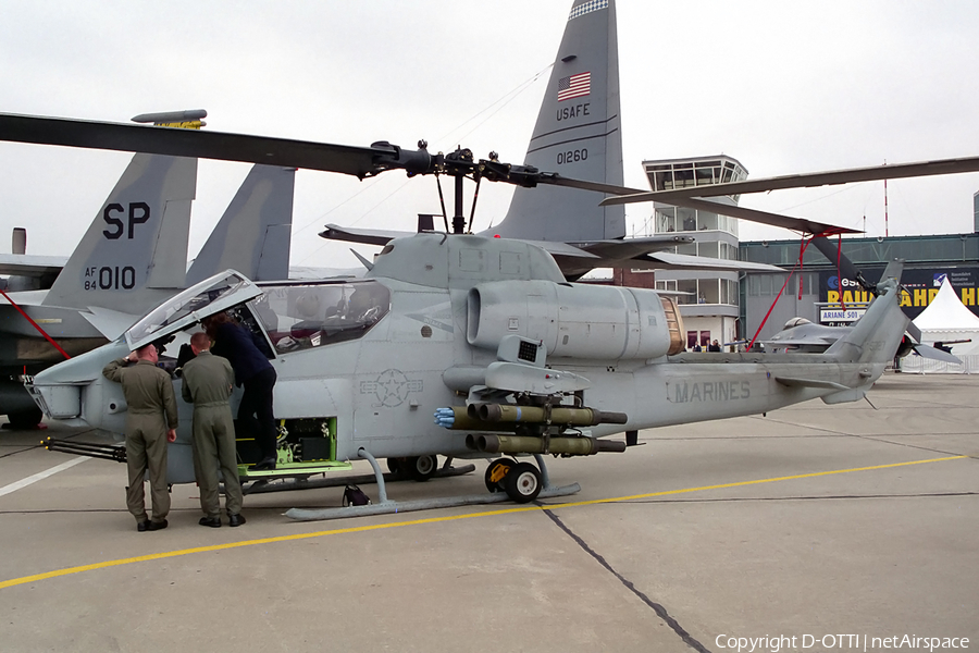 United States Marine Corps Bell AH-1W Super Cobra (165327) | Photo 146452