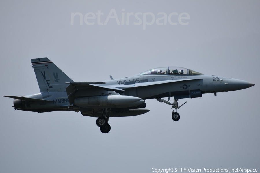 United States Marine Corps McDonnell Douglas F/A-18D Hornet (165686) | Photo 458025