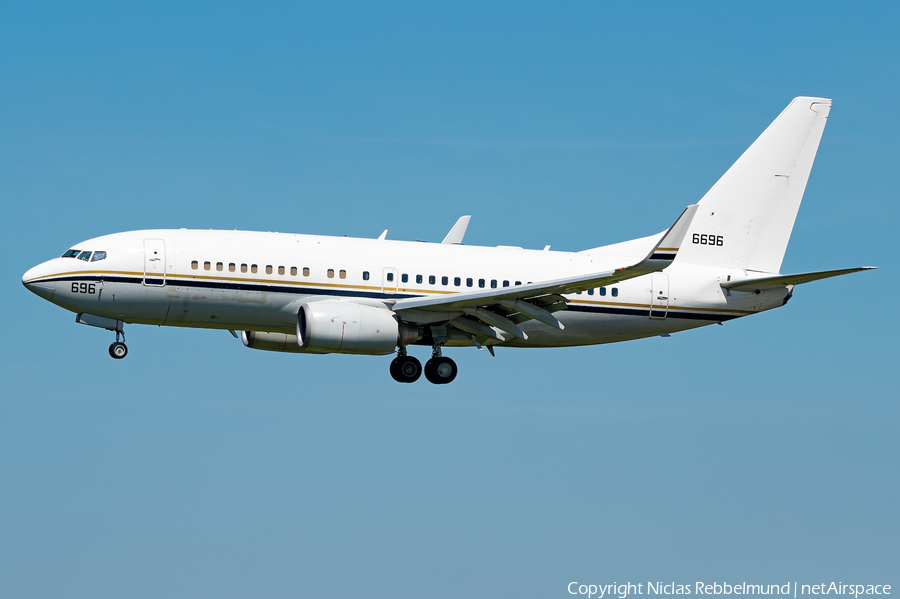 United States Navy Boeing C-40A Clipper (166696) | Photo 453050