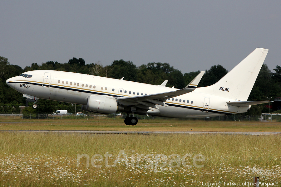 United States Navy Boeing C-40A Clipper (166696) | Photo 453735