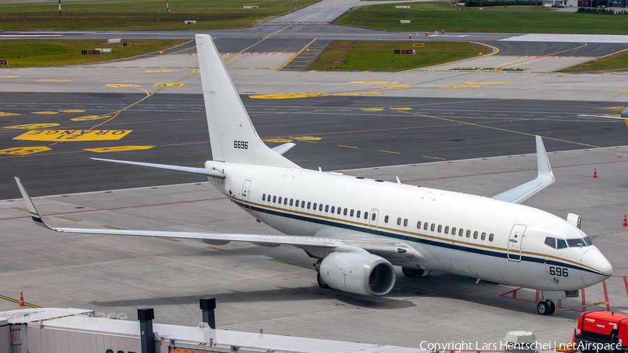 United States Navy Boeing C-40A Clipper (166696) | Photo 454514