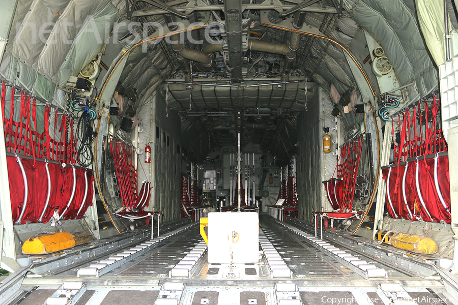 Portuguese Air Force (Força Aérea Portuguesa) Lockheed C-130H-30 Hercules (16806) | Photo 673908