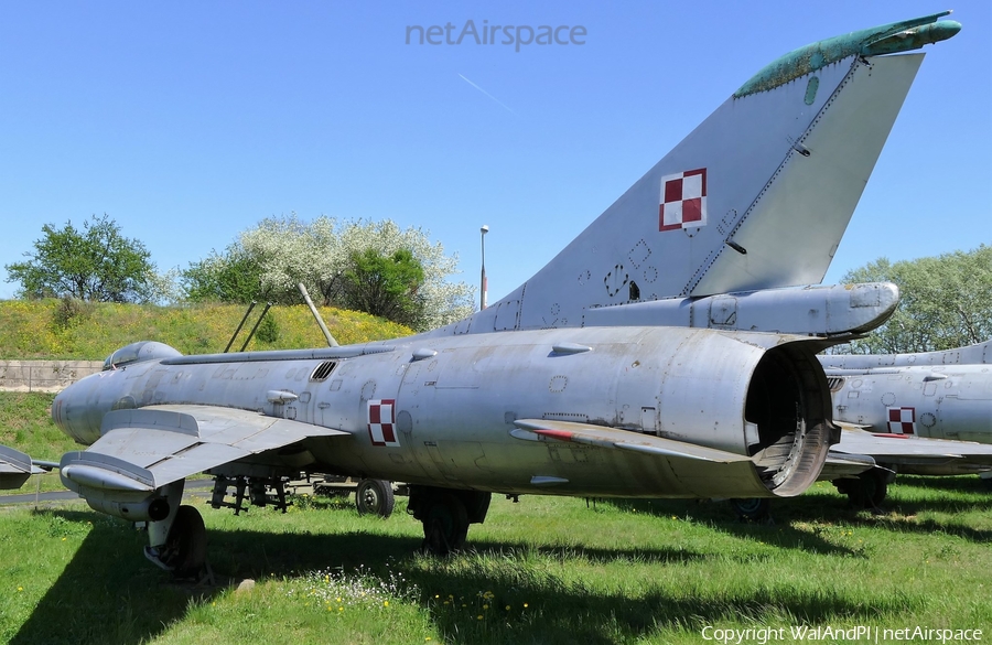 Polish Air Force (Siły Powietrzne) Sukhoi Su-7BKL Fitter-A (17) | Photo 447033