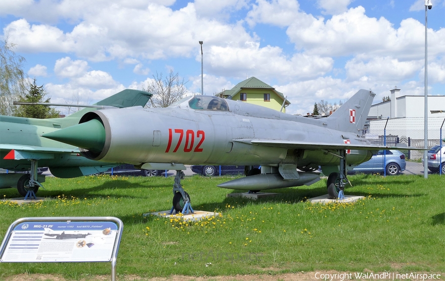 Polish Air Force (Siły Powietrzne) Mikoyan-Gurevich MiG-21PF Fishbed-D (1702) | Photo 446320