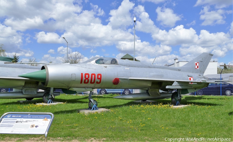 Polish Air Force (Siły Powietrzne) Mikoyan-Gurevich MiG-21PF Fishbed-D (1809) | Photo 446322