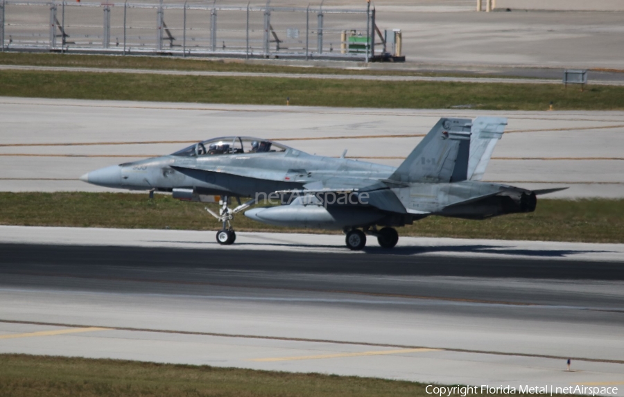 Canadian Armed Forces McDonnell Douglas CF-188B Hornet (188933) | Photo 515735