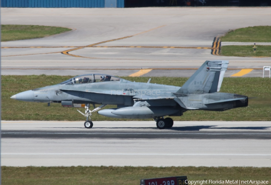 Canadian Armed Forces McDonnell Douglas CF-188B Hornet (188933) | Photo 309249