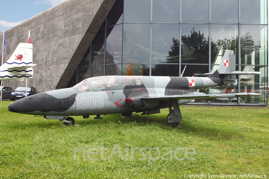 Polish Air Force (Siły Powietrzne) PZL-Mielec TS-11R Iskra (1909) | Photo 326853