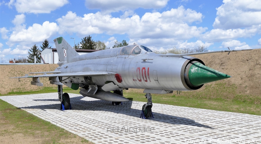 Polish Air Force (Siły Powietrzne) Mikoyan-Gurevich MiG-21M Fishbed-J (2001) | Photo 446324