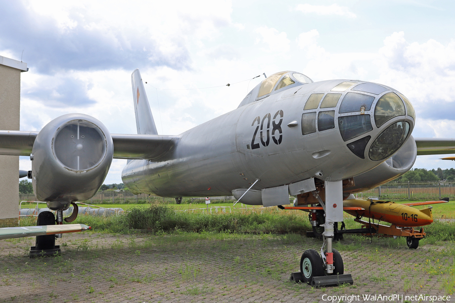 East German Air Force Ilyushin Il-28B Beagle (208) | Photo 466194
