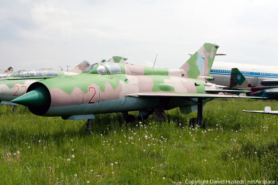 Ukrainian Air Force Mikoyan-Gurevich MiG-21PFM Fishbed-D (21 RED) | Photo 502615