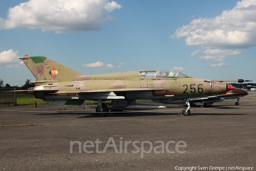 East German Air Force Mikoyan-Gurevich MiG-21UM Mongol-B (256) | Photo 52542