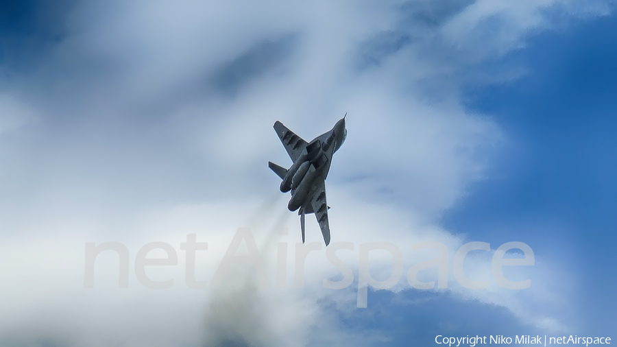 Hungarian Air Force (Magyar Légierő) Mikoyan-Gurevich MiG-29UB Fulcrum (27) | Photo 107255