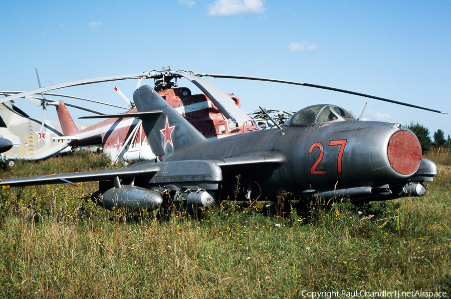 Soviet Union Air Force Mikoyan-Gurevich MiG-15bis Fagot-B (27 RED) | Photo 76374