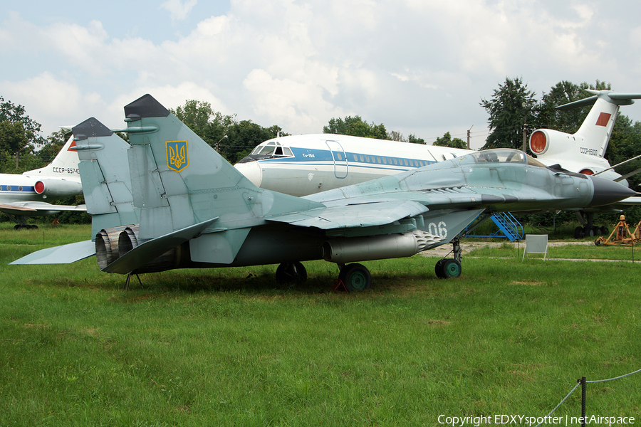 Ukrainian Air Force Mikoyan-Gurevich MiG-29A Fulcrum (06 WHITE) | Photo 344694