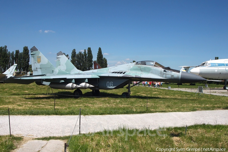 Ukrainian Air Force Mikoyan-Gurevich MiG-29A Fulcrum (06 WHITE) | Photo 247722