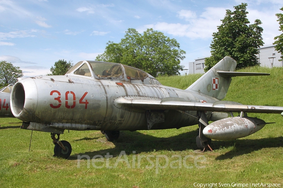 Polish Air Force (Siły Powietrzne) PZL-Mielec Lim-2SB Midget (MiG-15) (304) | Photo 326841