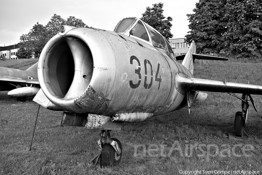 Polish Air Force (Siły Powietrzne) PZL-Mielec Lim-2SB Midget (MiG-15) (304) | Photo 326851