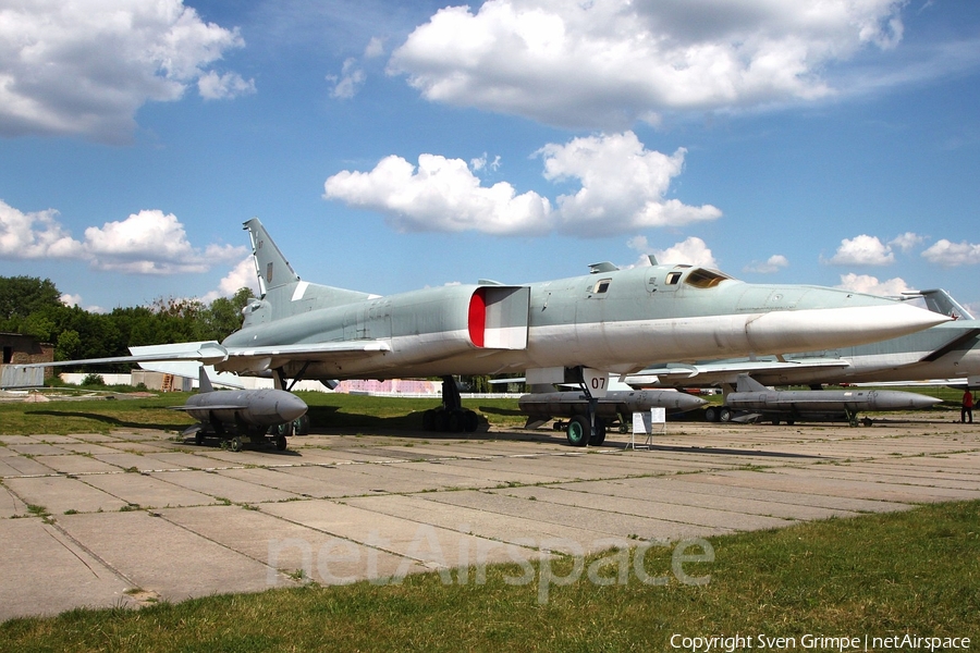 Ukrainian Air Force Tupolev Tu-22M2 Backfire-B (07 RED) | Photo 247660