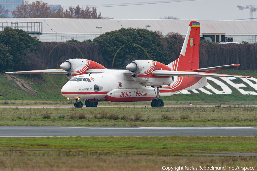 Ukraine - Ministry of Emergencies (MNS) Antonov An-32P (32 BLACK) | Photo 539253