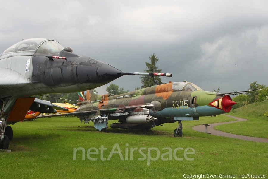 Polish Air Force (Siły Powietrzne) Sukhoi Su-22M4 Fitter-K (3305) | Photo 335287