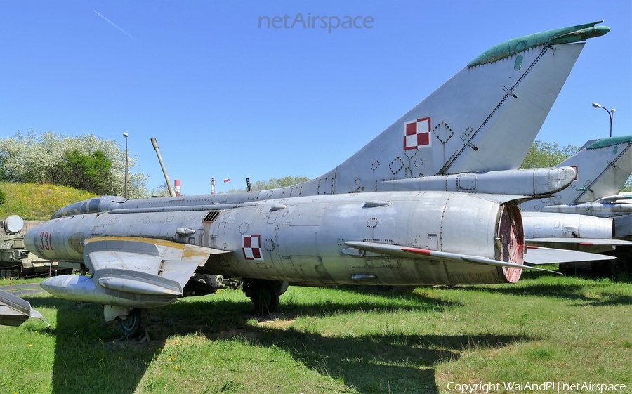 Polish Air Force (Siły Powietrzne) Sukhoi Su-7UM Moujik (331) | Photo 447037
