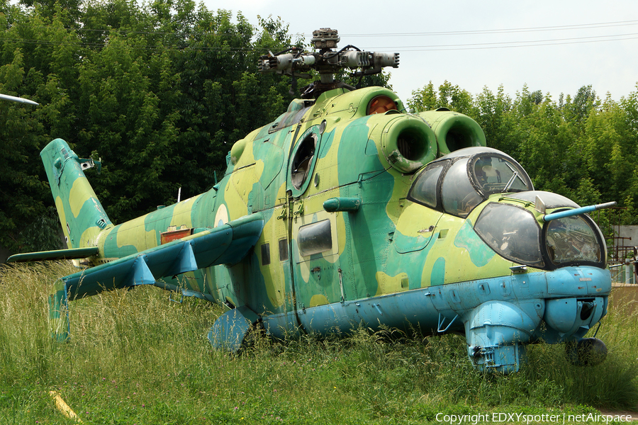 Ukrainian Air Force Mil Mi-24V Hind-E (70 YELLOW) | Photo 344708